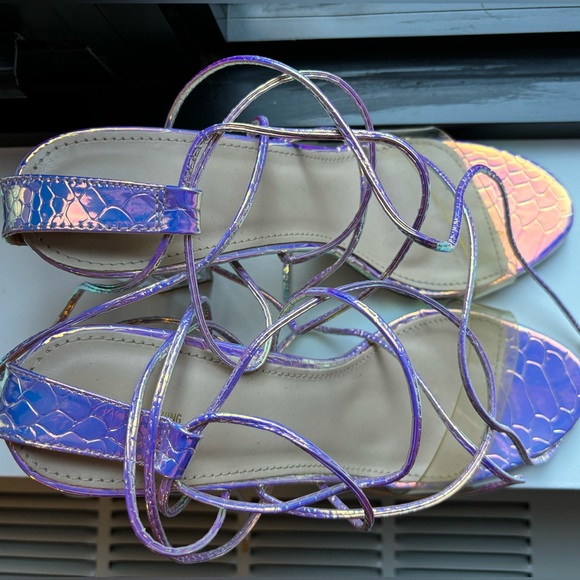 PRETTYLITTLETHING Snake Clear Holographic Block Heel Sandal - Picture 5 of 7